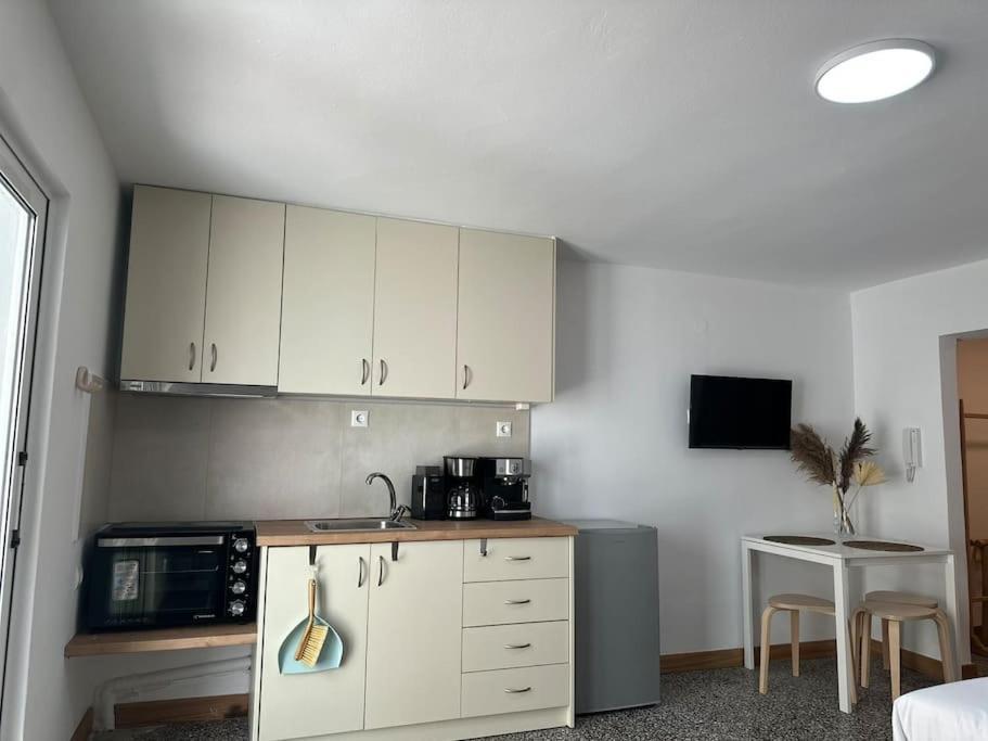 Mk City Apartment Near Dowtown Iraklion Buitenkant foto